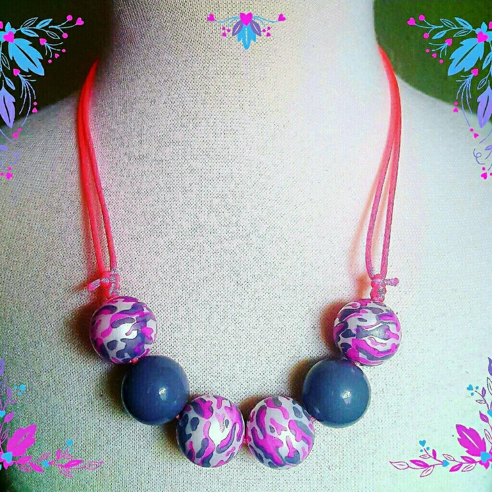 PINK CAMO BUBBLEGUM NECKLACE